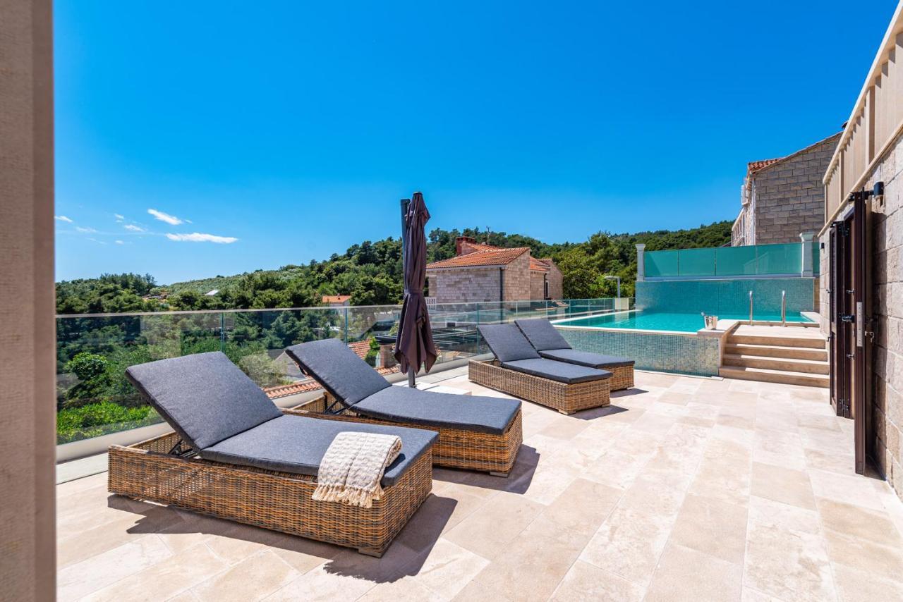 Villa Kadena - Luxury Seaside Villa With Private Heated Pool Селка Екстер'єр фото