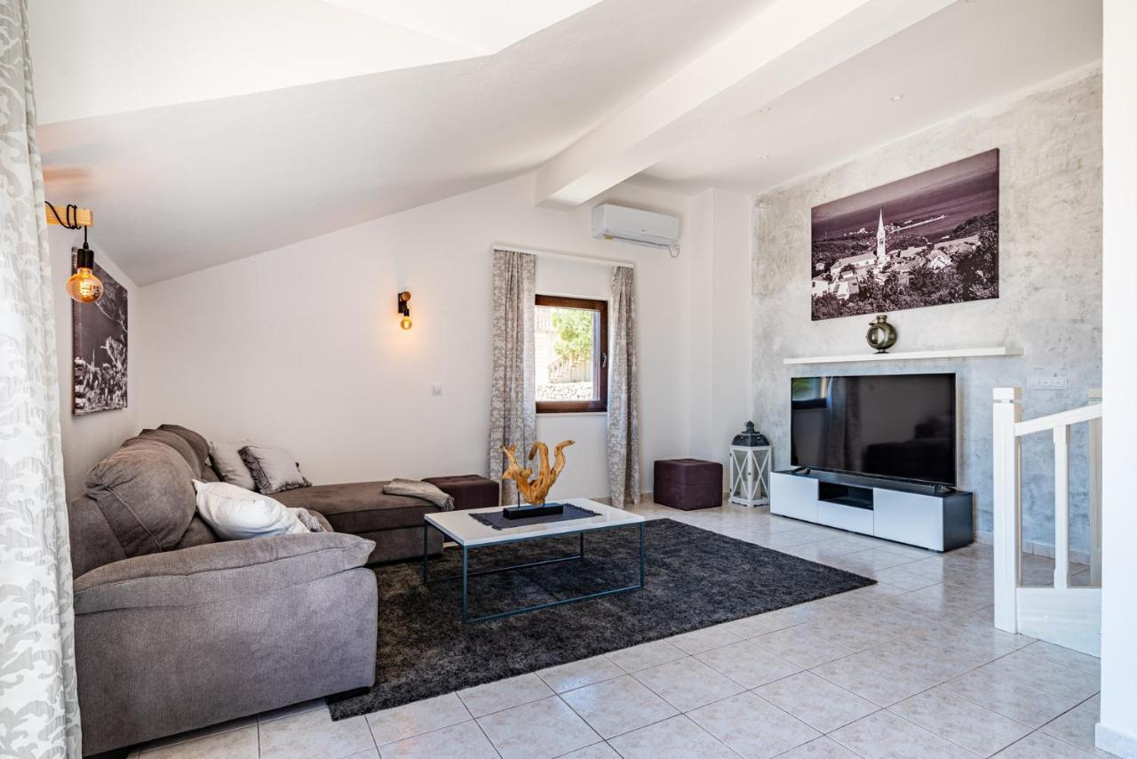 Villa Kadena - Luxury Seaside Villa With Private Heated Pool Селка Екстер'єр фото